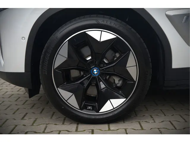 BMW iX3 High Executive 80 kWh 2021 Elektrisch 17