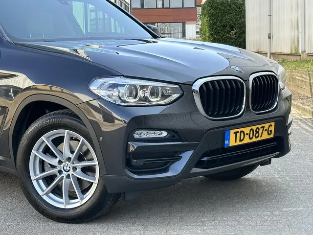 BMW X3 xDrive20i High Executive 2018 Benzine 55