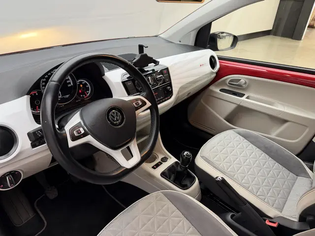 Volkswagen up! 3
