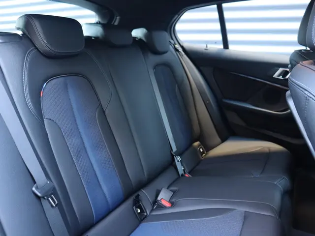 BMW 1 Serie 118i 2022 Benzine 10