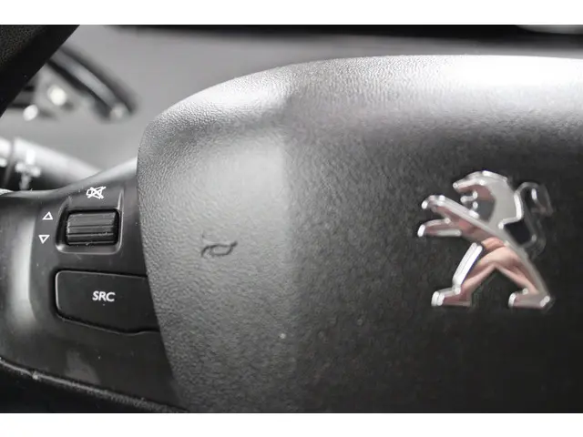 Peugeot 208 1.4 VTi Envy 2012 Benzine 18
