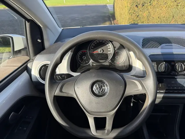 Volkswagen up! 1.0 BMT move up! 2019 Benzine 10