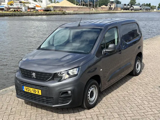 Peugeot Partner bestel 1.5 BlueHDI Asphalt 2019 Diesel 18