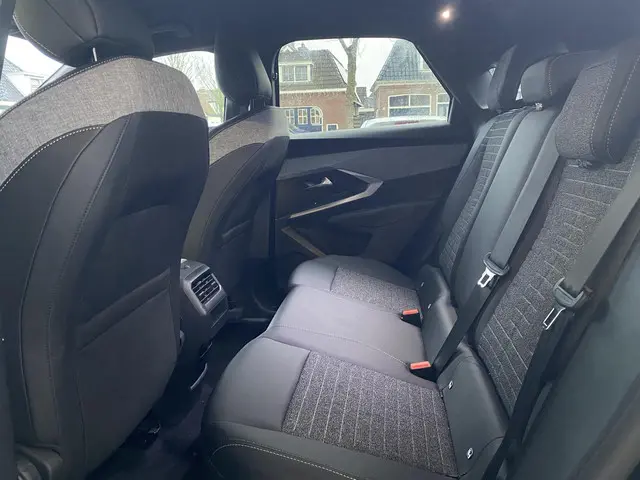 Peugeot 3008 1.2 Hybrid 145 Allure 2025 Hybride Benzine 10