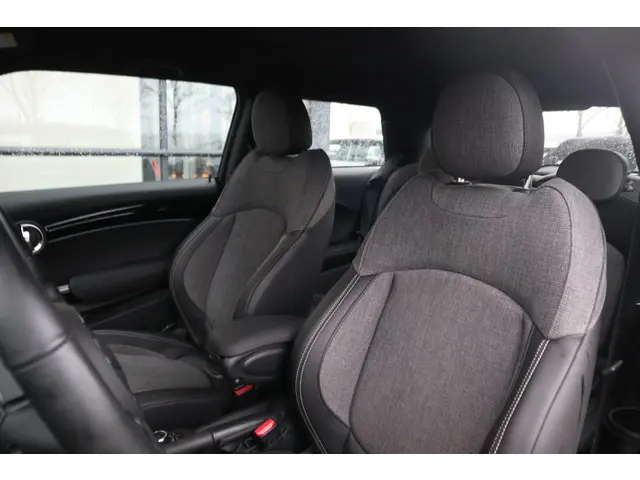 MINI 3-Deurs Cooper 2024 Benzine 9