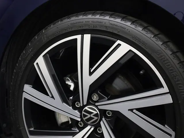 Volkswagen Golf 1.5eTSI/150PK R-Line DSG 2024 Benzine 29