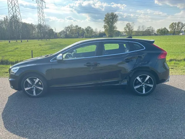 Volvo V40 2.0 T4 Bns Sport PRIJS IS EX BPM ! 2018 Benzine