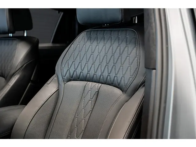 BMW X6 M60i xDrive 2023 Benzine 15