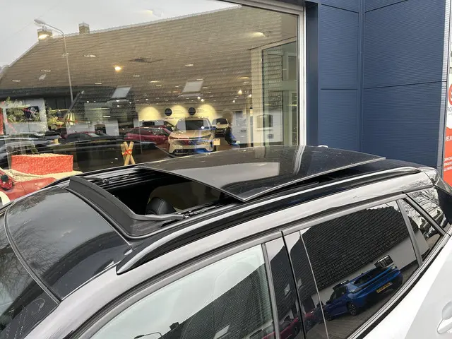 Peugeot 2008 1.2 Hybrid 145 PK GT 2025 Hybride Benzine 35