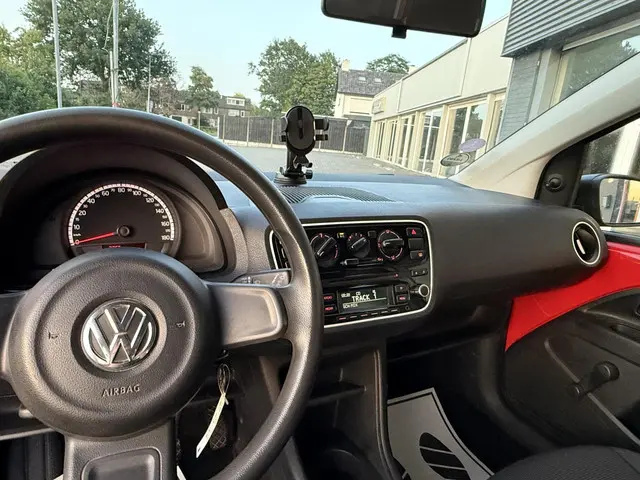 Volkswagen up! 1.0 take up! BlueMotion 2014 Benzine 8