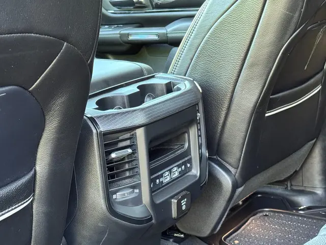 RAM 1500 5.7 Limited Night NL-AUTO 2023 LPG/Gas 23