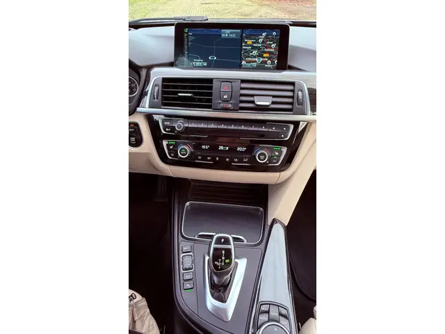 BMW 3 Serie Touring 330i xDrive M Sport 2015 Benzine 20