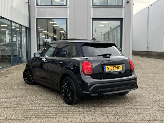 MINI Cooper 1.5 Classic 2023 Benzine 38