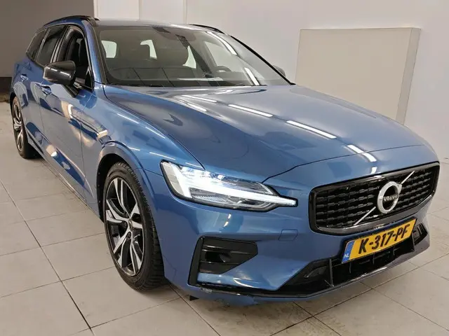 Volvo V60 2.0 B3 R-Design 2021 Benzine 3