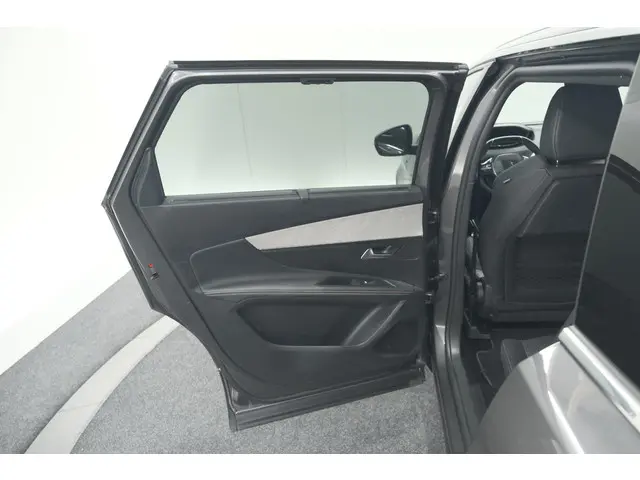 Peugeot 5008 PureTech 130 GT 2024 Benzine 66