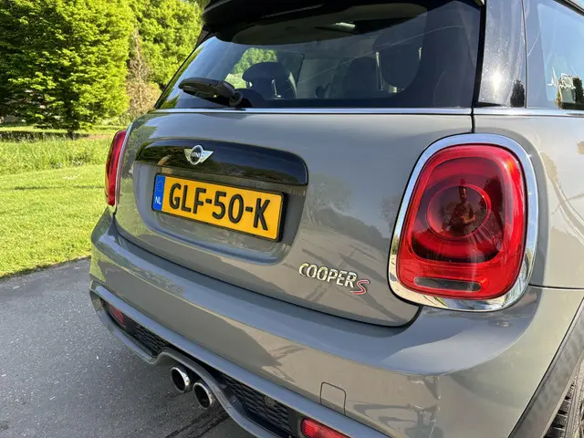 MINI Cooper 2.0 Cooper S Serious Business 2015 Benzine 5