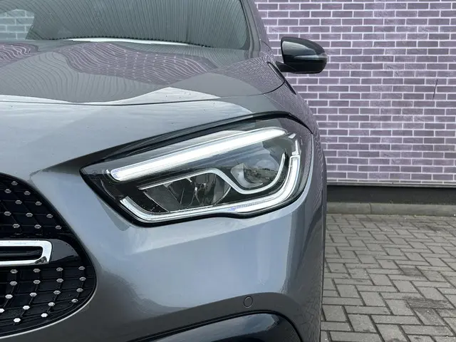 Mercedes-Benz GLA 250 e AMG Line 2022 Hybride Benzine 22