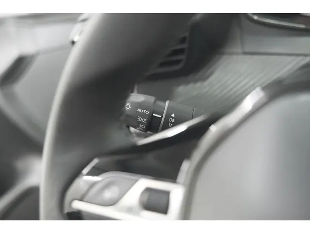 Peugeot 208 PureTech 75 Active 2023 Benzine 28