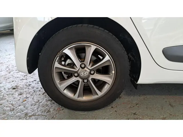 Hyundai i10 1.0i i-Motion Premium 2015 Benzine 9