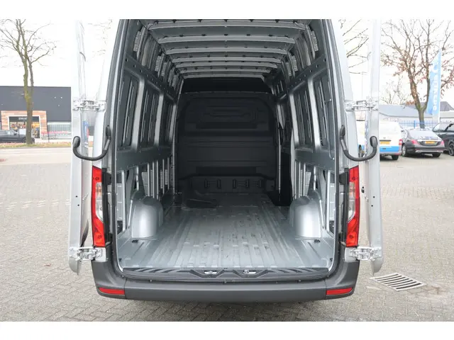 Mercedes-Benz Sprinter 317 CDI L3H2 2024 Diesel 11