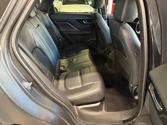 Jaguar F-PACE 2.0 Portfolio AWD 20d - Trekhaak 2017 Diesel 10