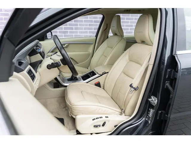 Volvo V70 2.0 T4 Inscription Edition 2015 Benzine 17