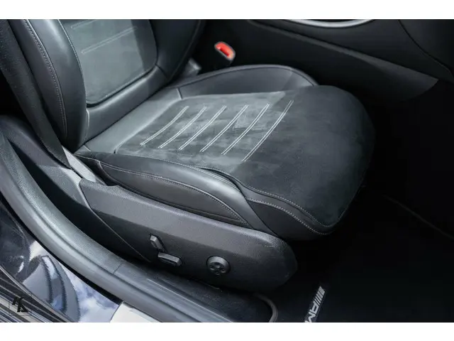 Mercedes-Benz C-Klasse 300 AMG Line 2021 Benzine 70