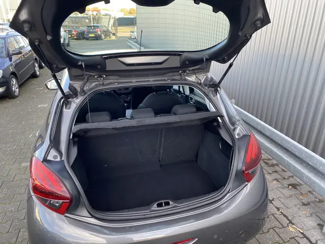 Peugeot 208 1.2 PureTech Blue Lease Active 2018 Benzine 13