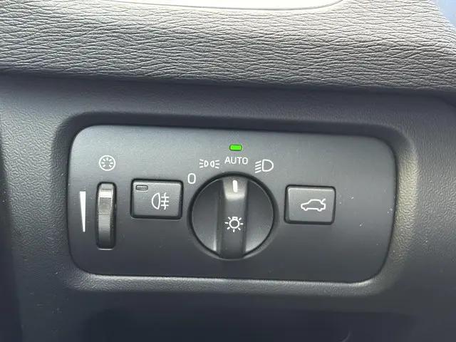 Volvo V40 1.5 T3 Nordic+ 2017 Benzine 24