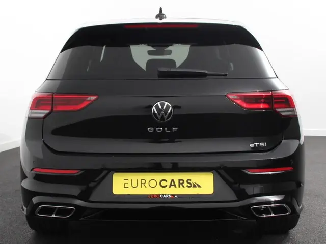 Volkswagen Golf 1.5 eTSI 150pk DSG R-Line 2024 Benzine 3