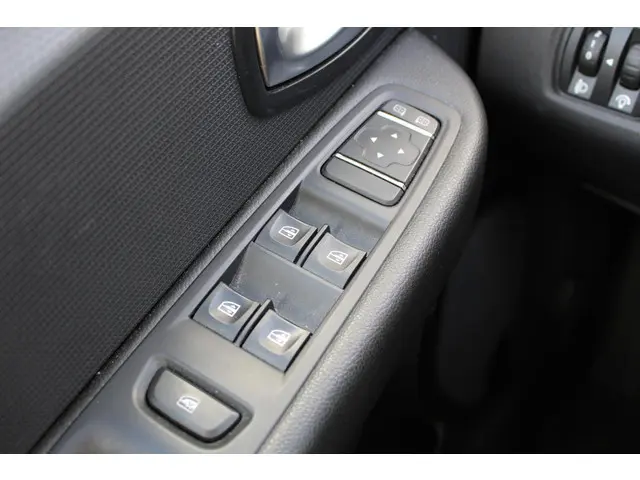 Renault Clio Estate 0.9 TCe Limited 2018 Benzine 18