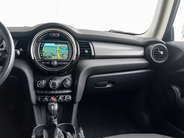 MINI 3-Deurs Cooper 2021 Benzine