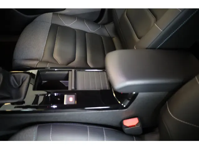 Citroën C4 PT 130 Shine 2022 Benzine 28