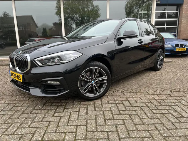 BMW 1 Serie 118i Executive Edition 2020 Benzine 2