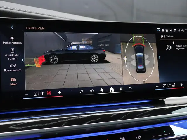 BMW 7 Serie 750e xDrive 2023 Hybride Benzine 11