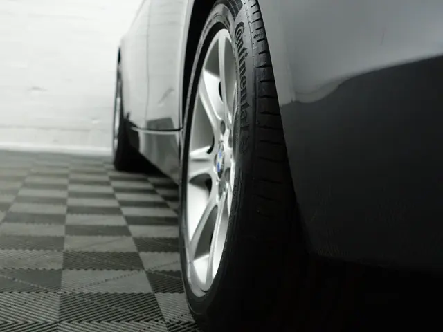 BMW 3 Serie 328i High Executive Aut- 2013 Benzine 31