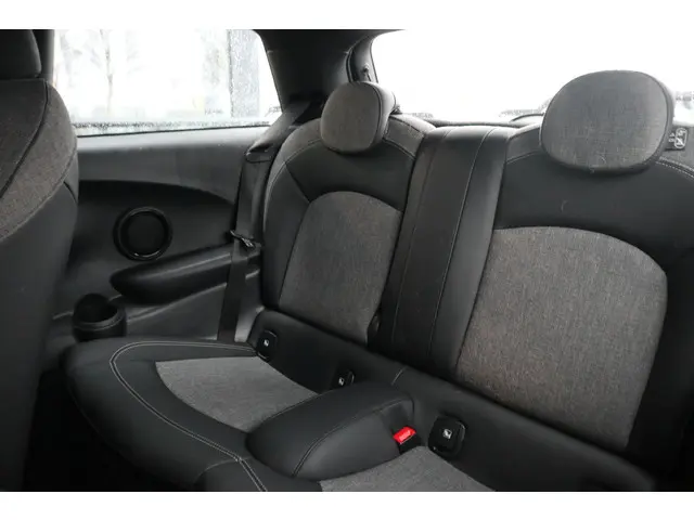 MINI 3-Deurs 1.5 Cooper Camden Edition 2024 Benzine 10