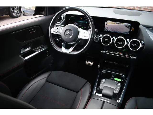 Mercedes-Benz GLA 250 e AMG 2021 Hybride Benzine 3