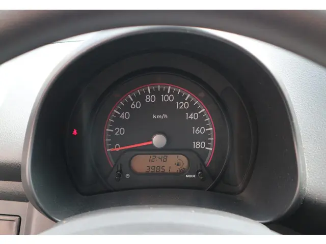 Nissan Pixo 1.0 Look Airco zeer weinig KM 2012 Benzine 17