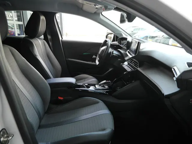 Peugeot 208 1.2 PureTech Allure Pack 2021 Benzine 13