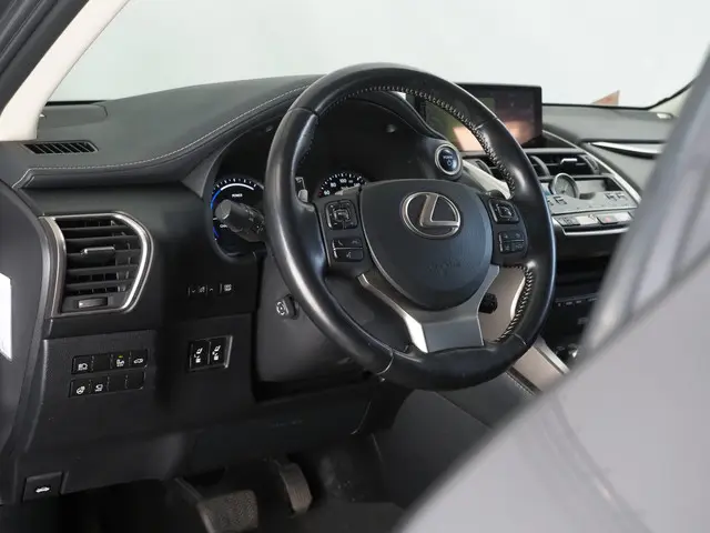 Lexus NX 300h AWD President Line 2018 Hybride Benzine 27