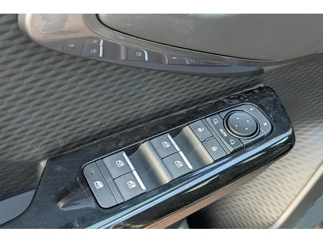 Toyota Urban Cruiser Dynamic 61 kWh 2026 Elektrisch 14