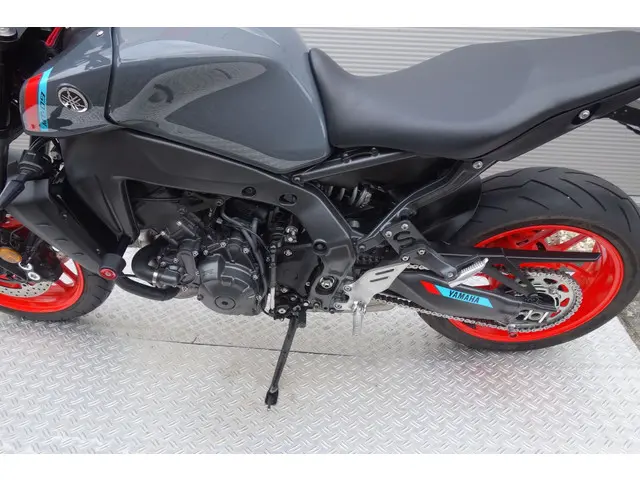 Yamaha MT 09 ABS 2021 Benzine 17