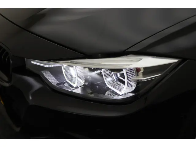 BMW 3 Serie Touring 318i M Sport Edition 2018 Benzine 30