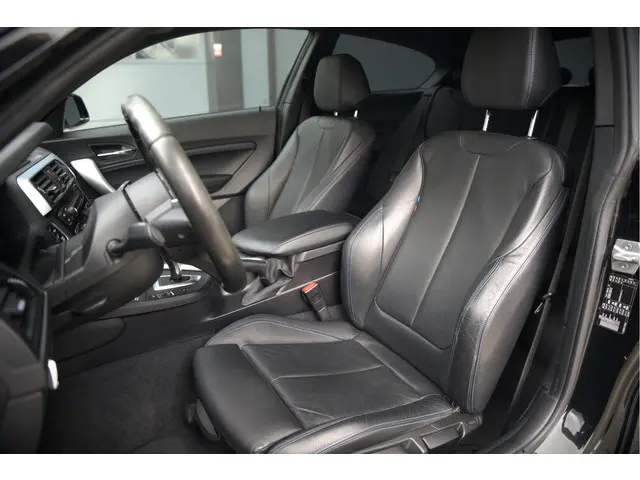 BMW 1 Serie 118i High Executive M Sport 2017 Benzine