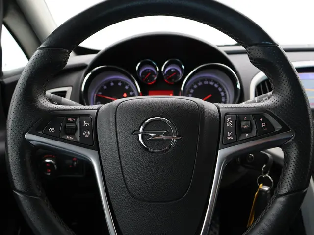 Opel Astra GTC 1.4 TURBO 140 PK SPORT 2013 Benzine 17