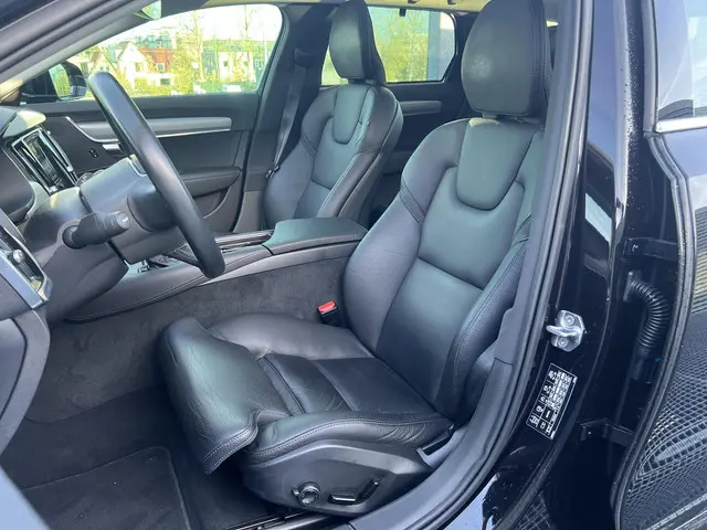 Volvo V90 2.0 T4 Business Luxury+ 2020 Benzine 14