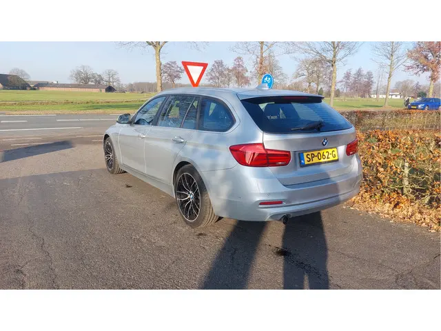 BMW 3 Serie Touring 318i Executive 2018 Benzine 5
