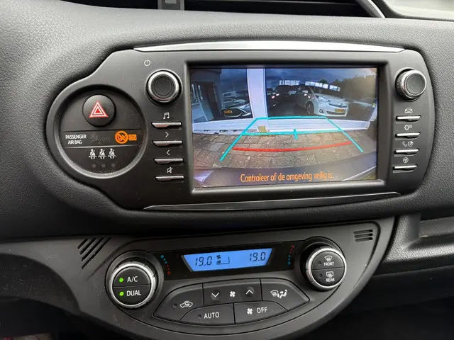 Toyota Yaris 1.5 Hybrid Executive 2018 Hybride Benzine 9