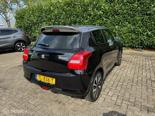 Suzuki Swift 1.0 Stijl Automaat km 81000 2018 Benzine 9